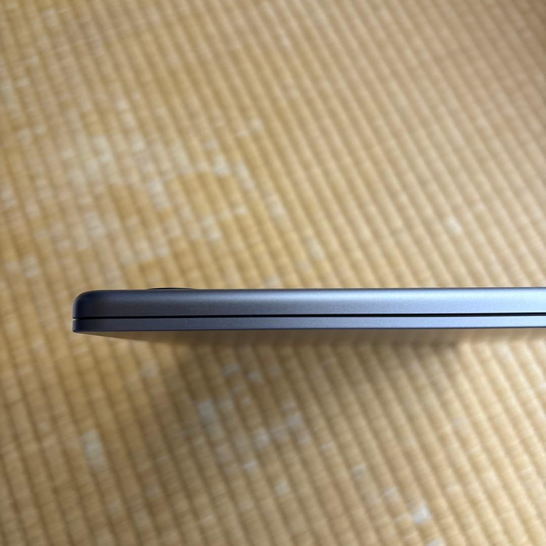 美品Apple MacBook Air M2 8GB 256GB ハブ・ケース付