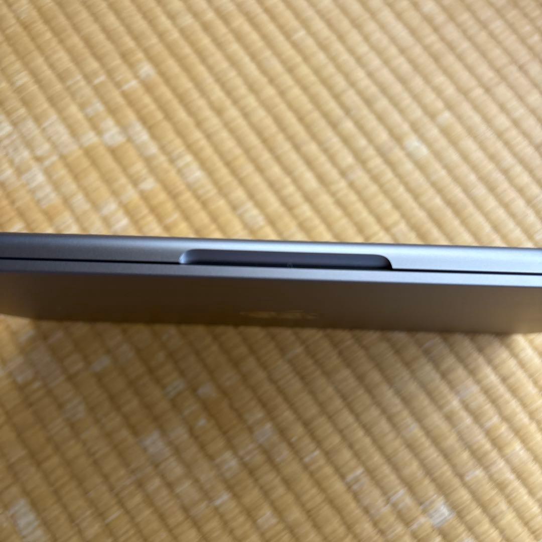 美品Apple MacBook Air M2 8GB 256GB ハブ・ケース付