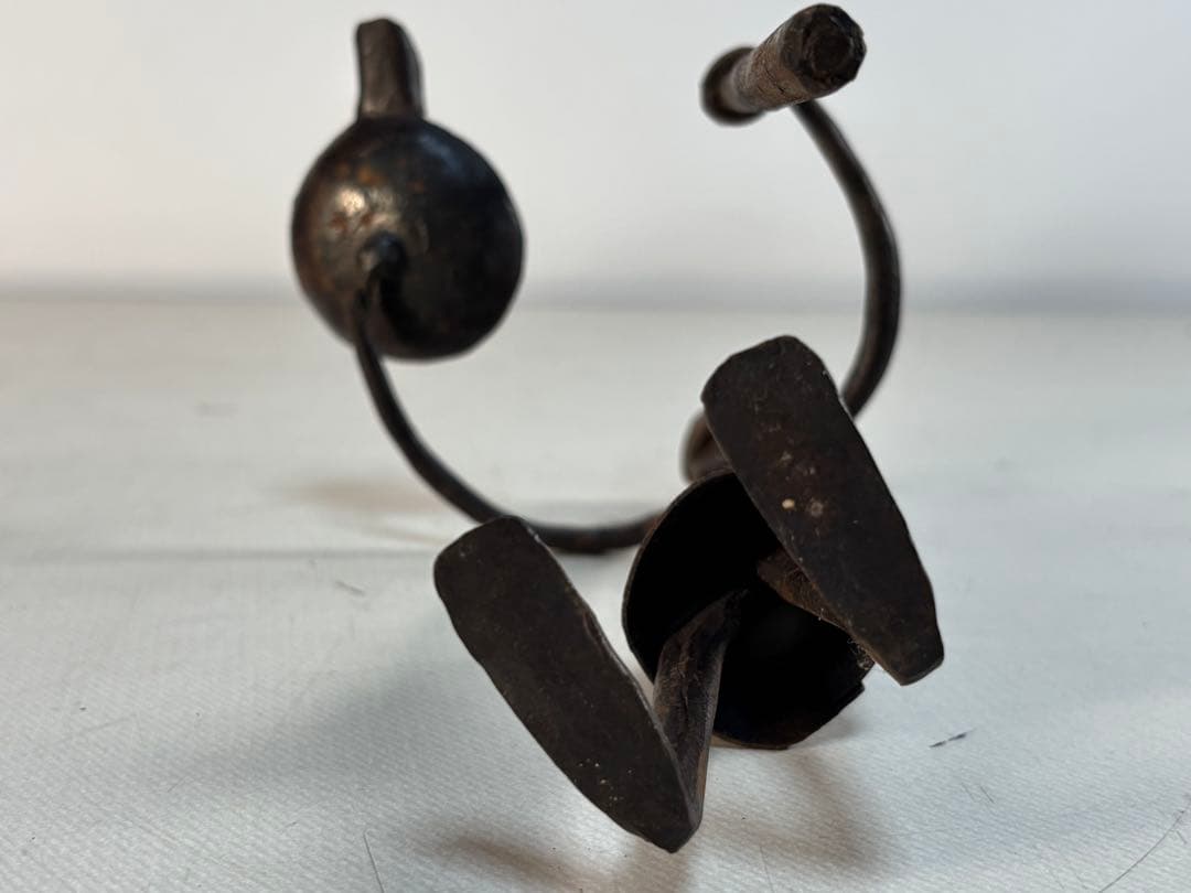 アンティーク 金属製人型キャンドルホルダー　盾と槍付き