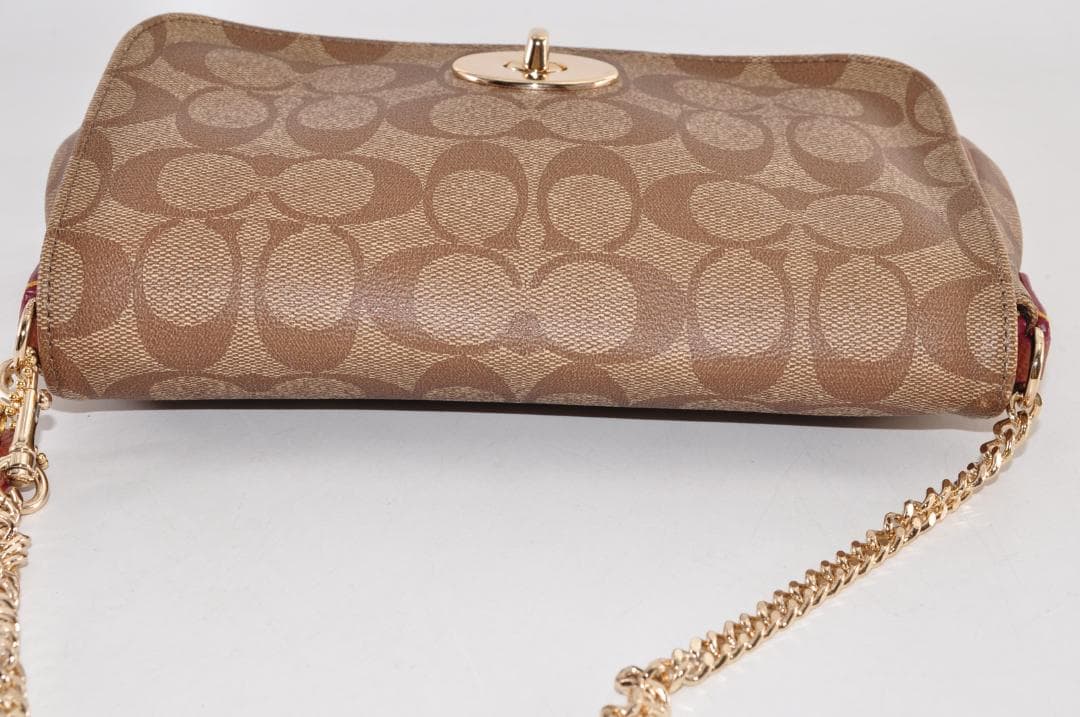 未使用 COACH コーチ シグネチャー ターンロック チェーンバッグ