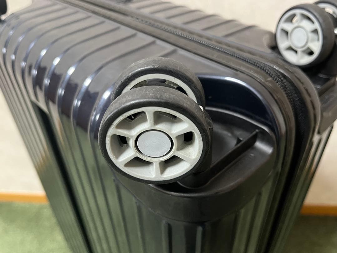 人気モデル　リモワ サルサエアー 34L 4輪 機内持ち込み可能　美品　正規品