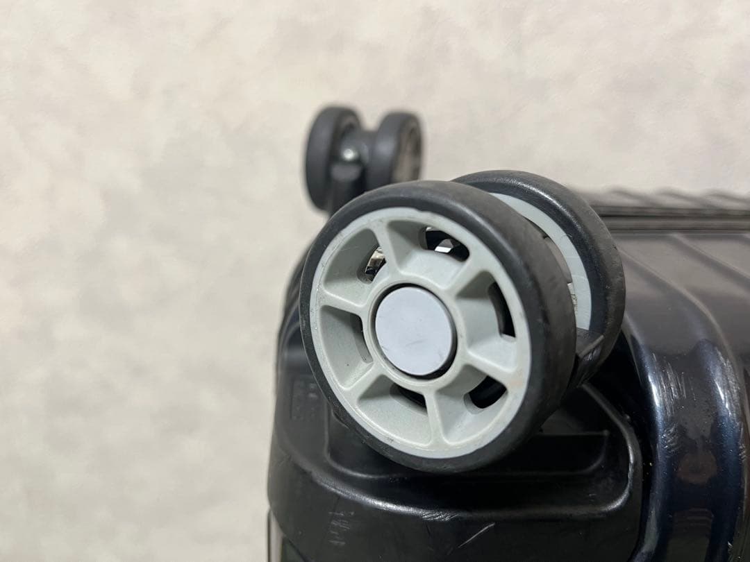 人気モデル　リモワ サルサエアー 34L 4輪 機内持ち込み可能　美品　正規品