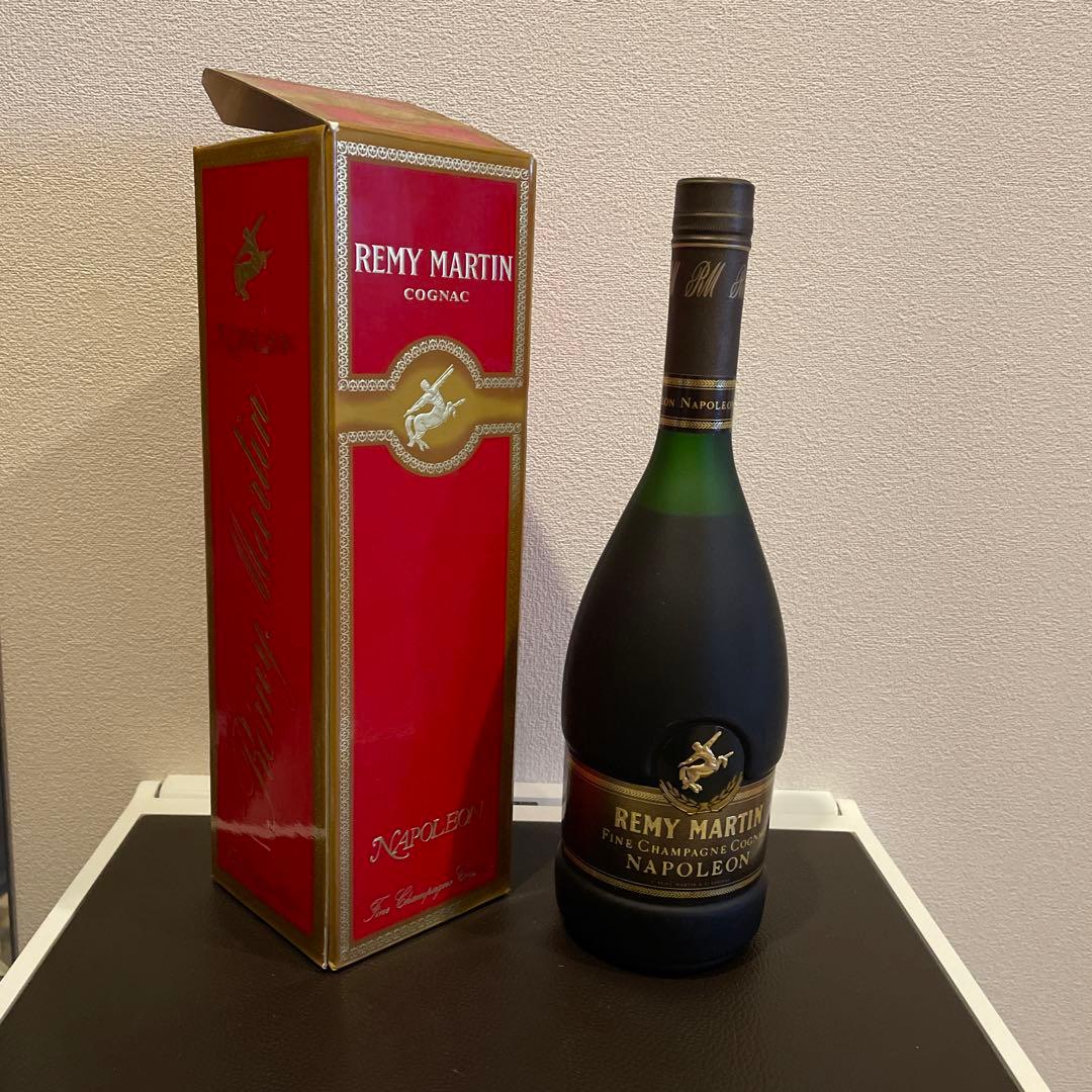 誰をも魅了する、深い味わいのレミーマルタン　コニャック2本セット