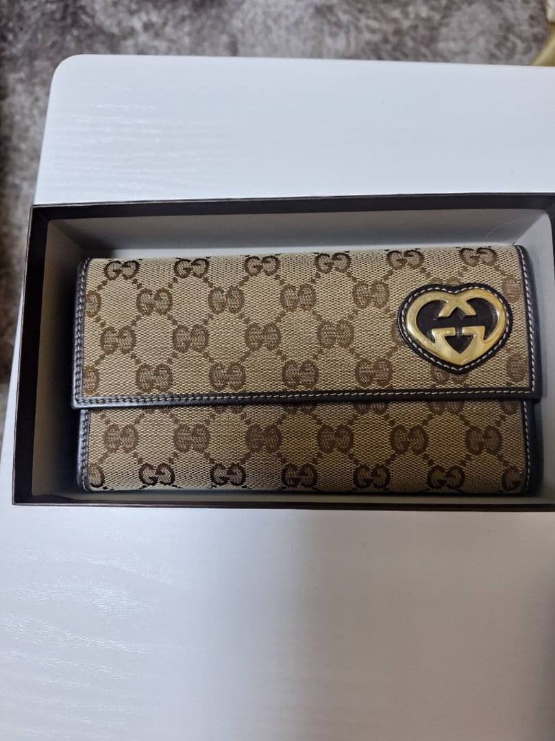 せ*ン様 GUCCI 二つ折り財布 GGパターン