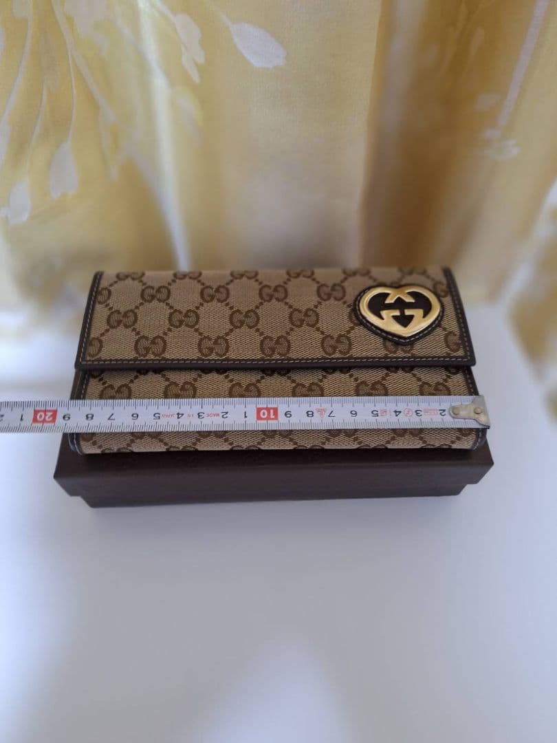 せ*ン様 GUCCI 二つ折り財布 GGパターン