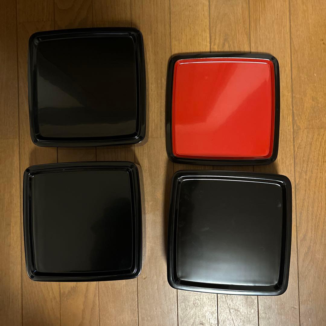 伝統的な輪島塗　黒漆の3段重箱と重台のセット