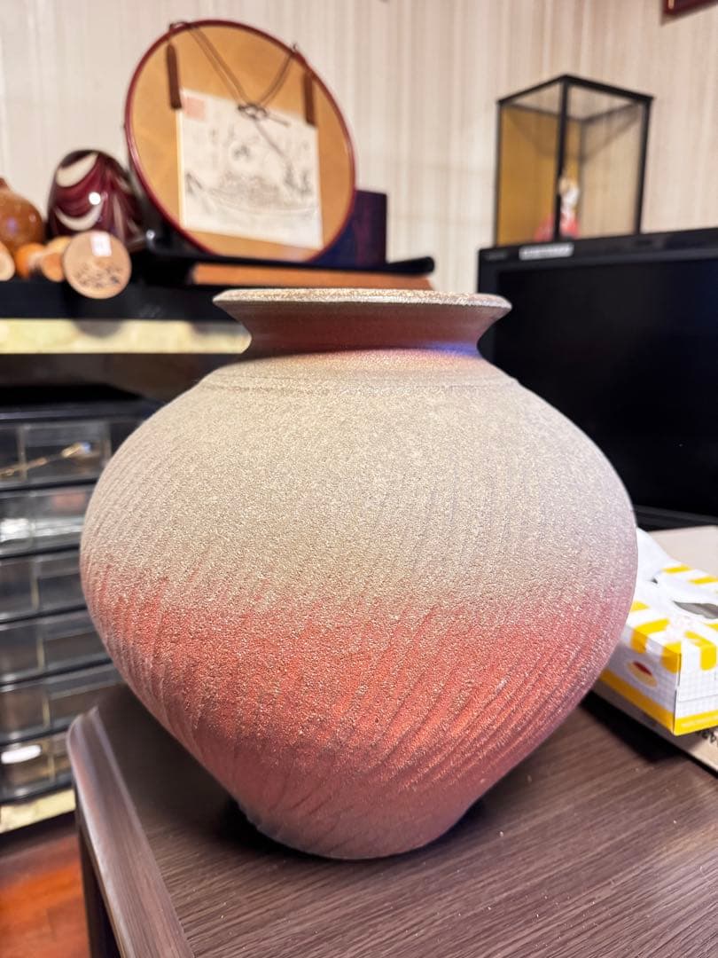 赤土色の陶器