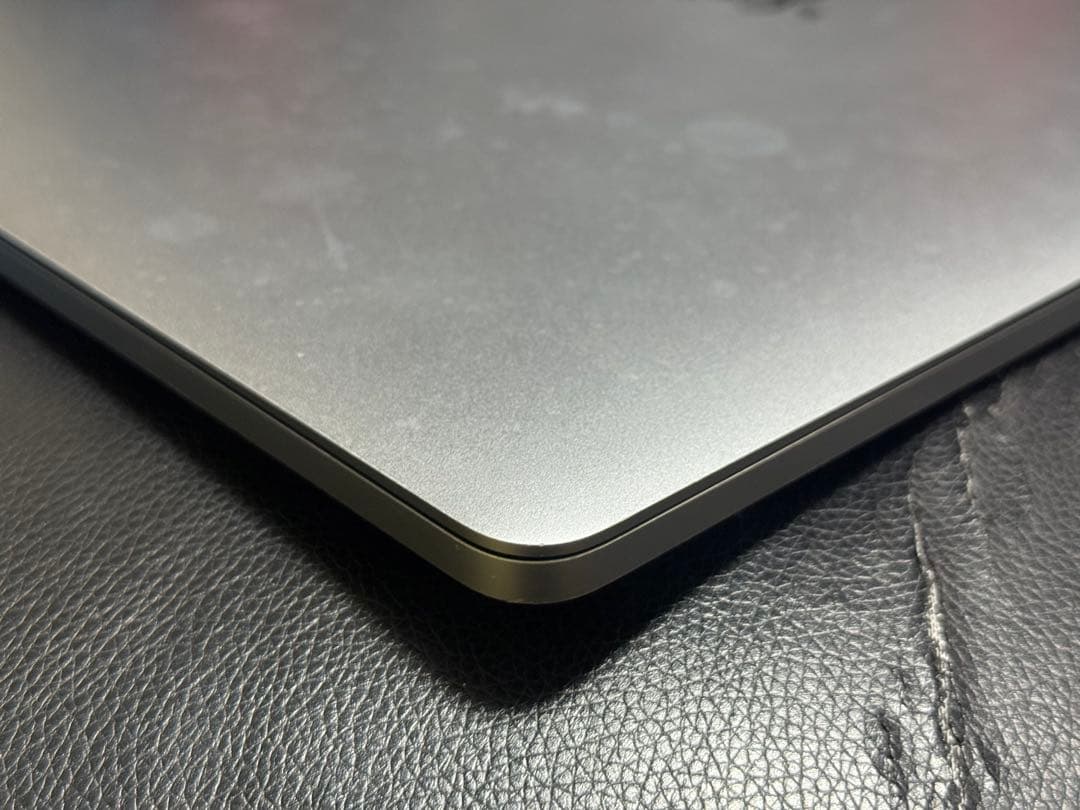 YJGH6 MACBOOK PRO 15インチ　2018