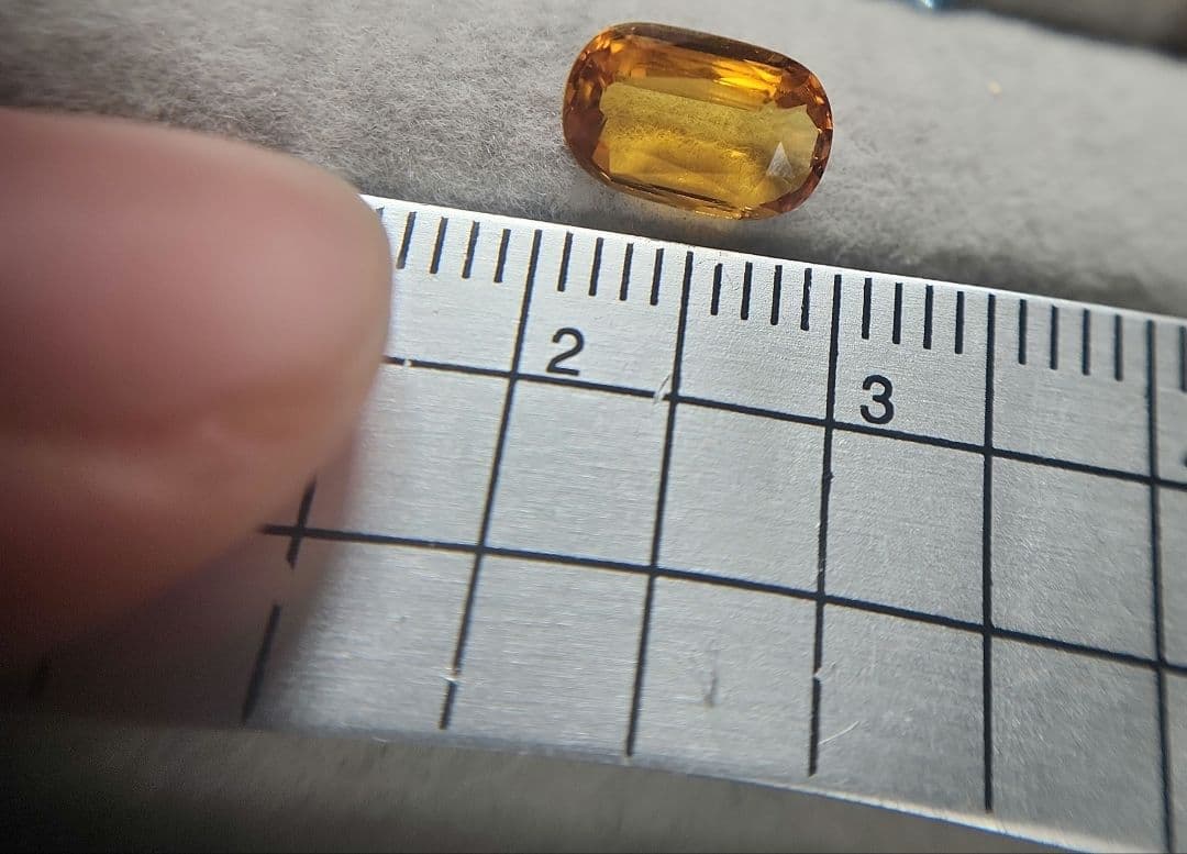 天然イエローサファイア 1.550ct