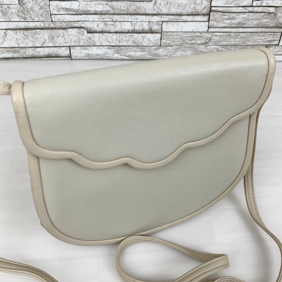 YSL ホワイト　ポシェット