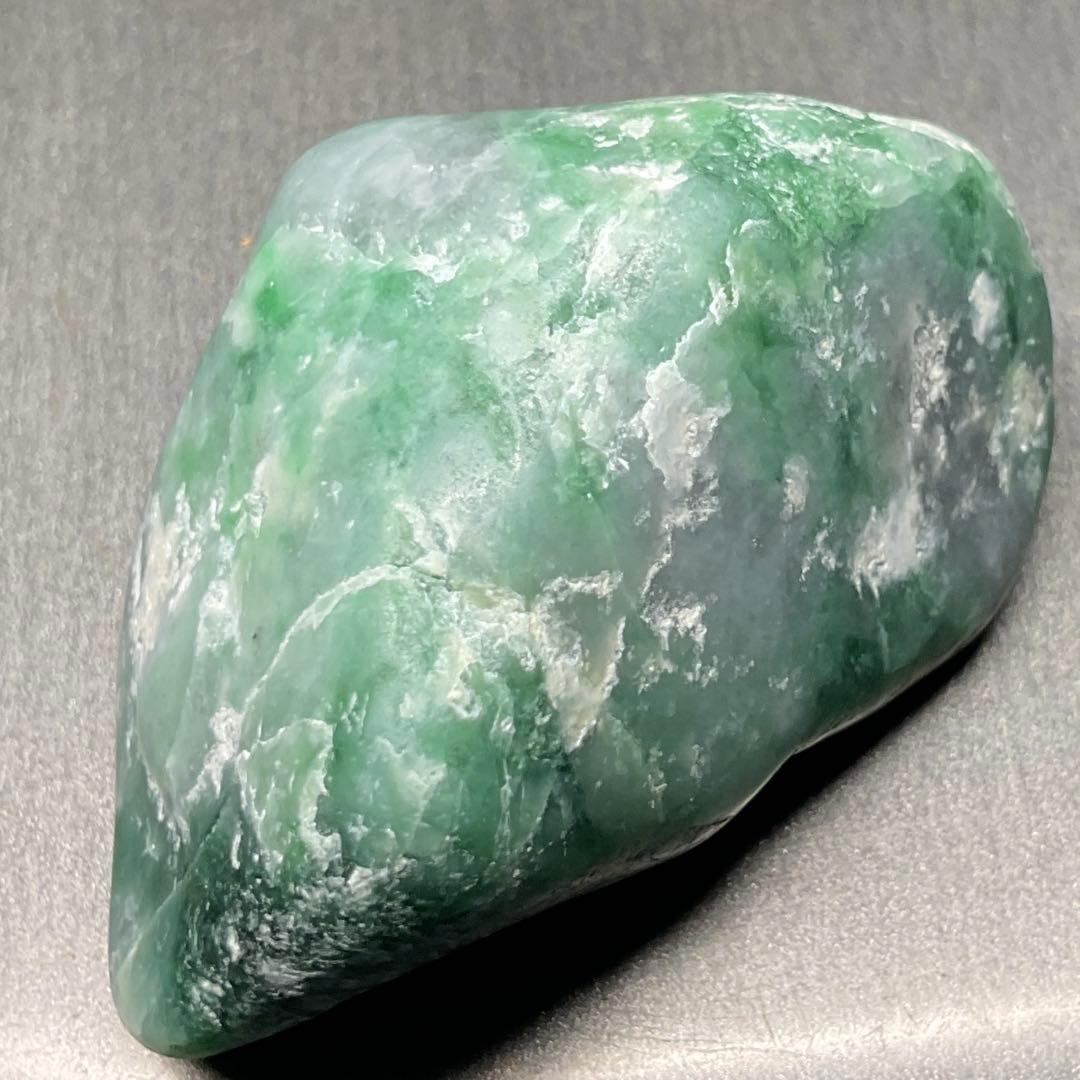 ［金山谷の緑色］　翠色の透過　糸魚川翡翠42g ヒスイ　ひすい