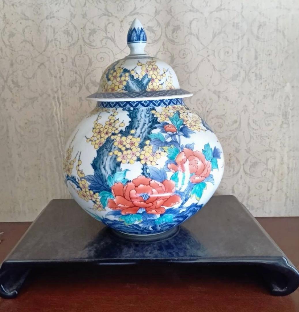 伊万里焼　花と植物の装飾 蓋付き壺