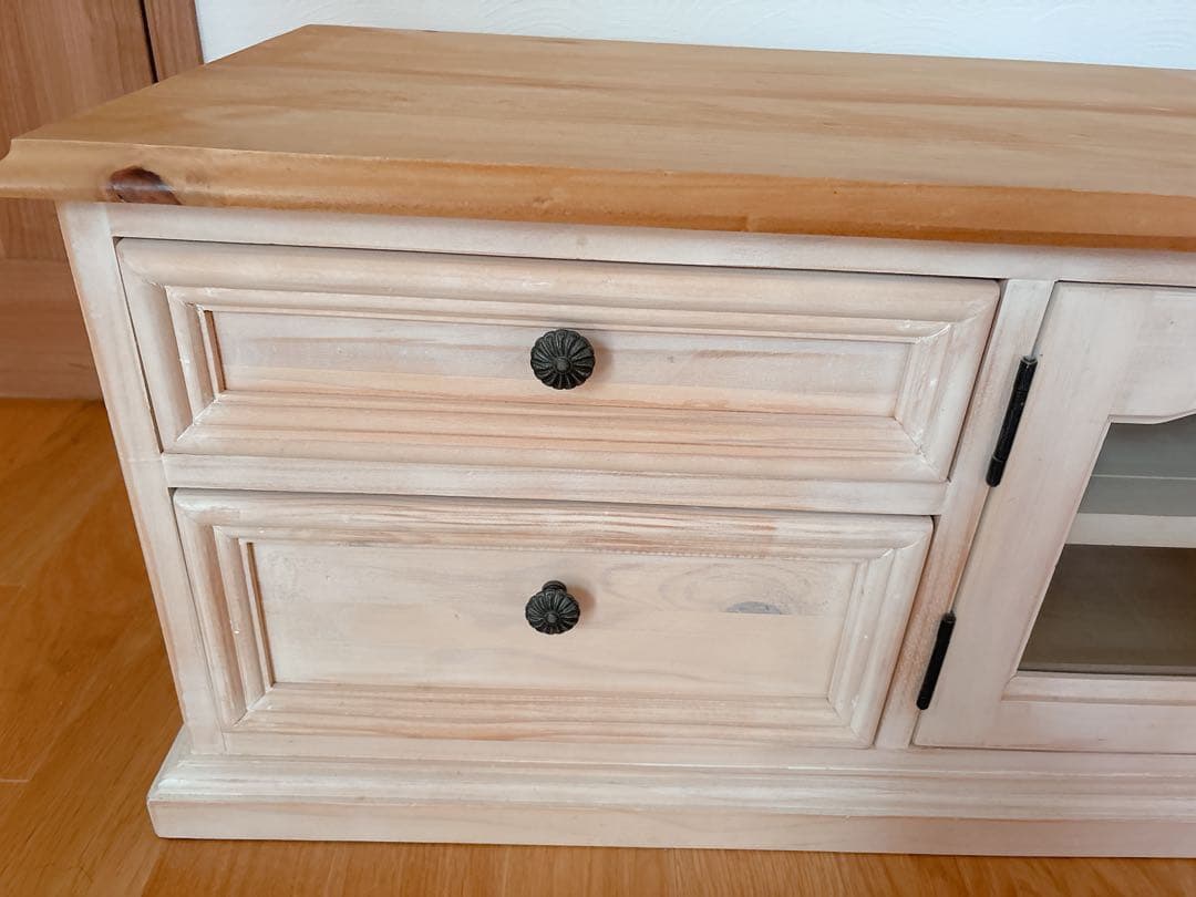 木製テレビ台 引き出し4つ ガラス扉付き　フレンチカントリー風　150センチ