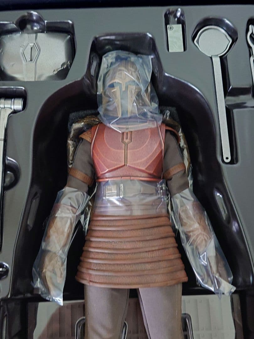 ホットトイズ 1/6 アーマラー（マンダロリアン）