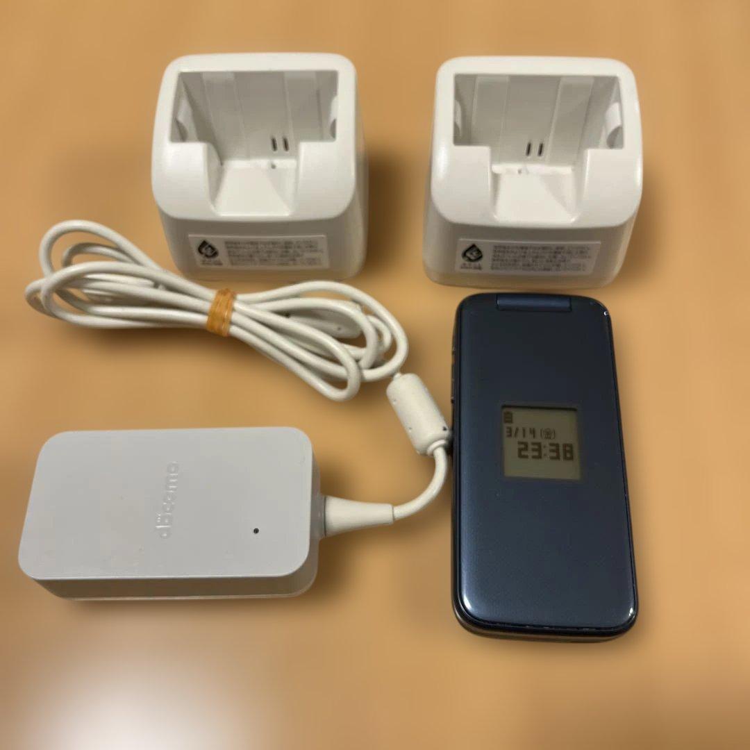 ドコモ　F-01M ガラケー　らくらくホン ブラック 純正充電器付き　美品