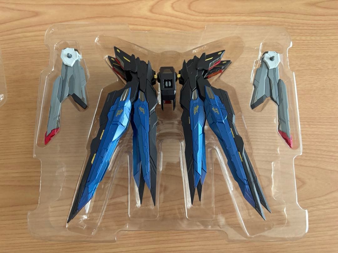 メタルビルド ストライクフリーダム & 光の翼 スリーブ付き