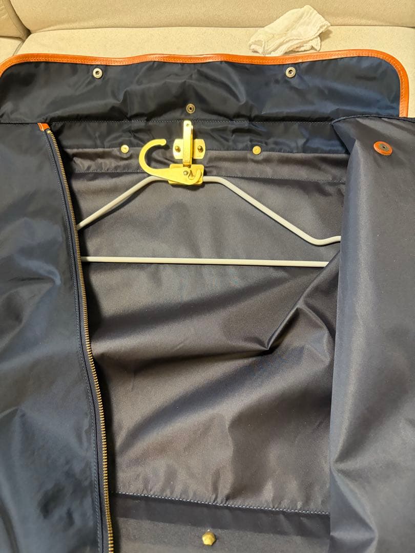 メルカリ市割中！フェリージ Felisi ナイロン ガーメントバッグ