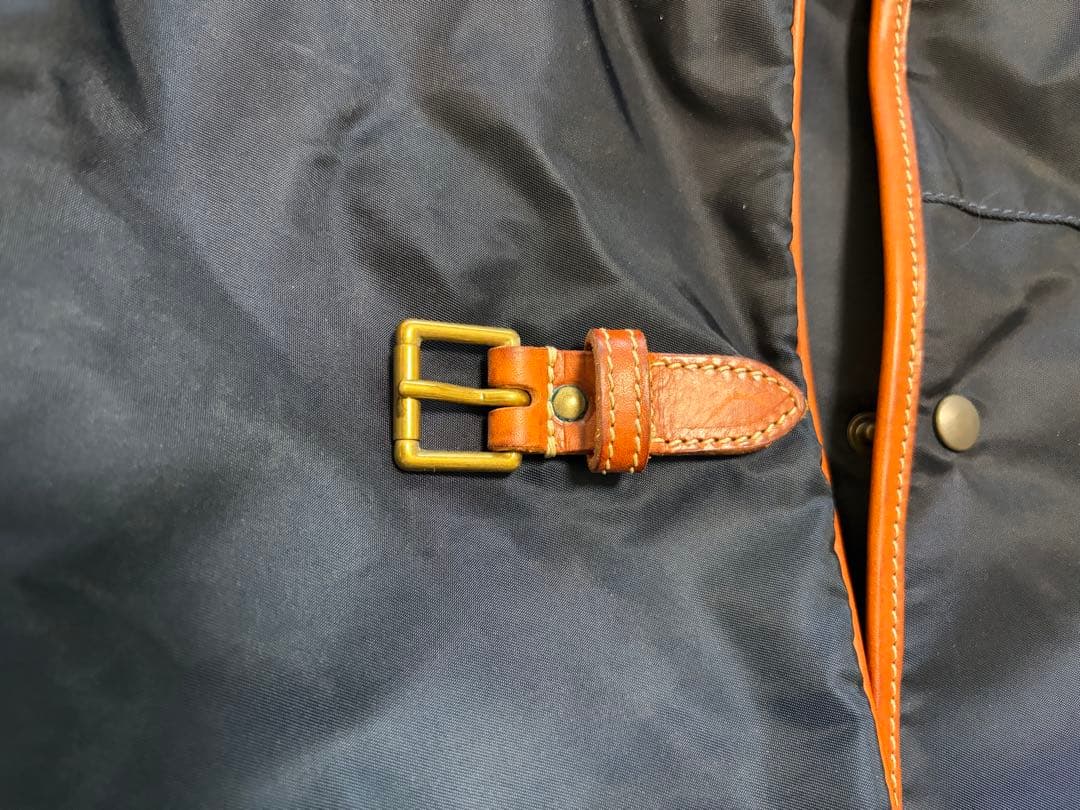 メルカリ市割中！フェリージ Felisi ナイロン ガーメントバッグ