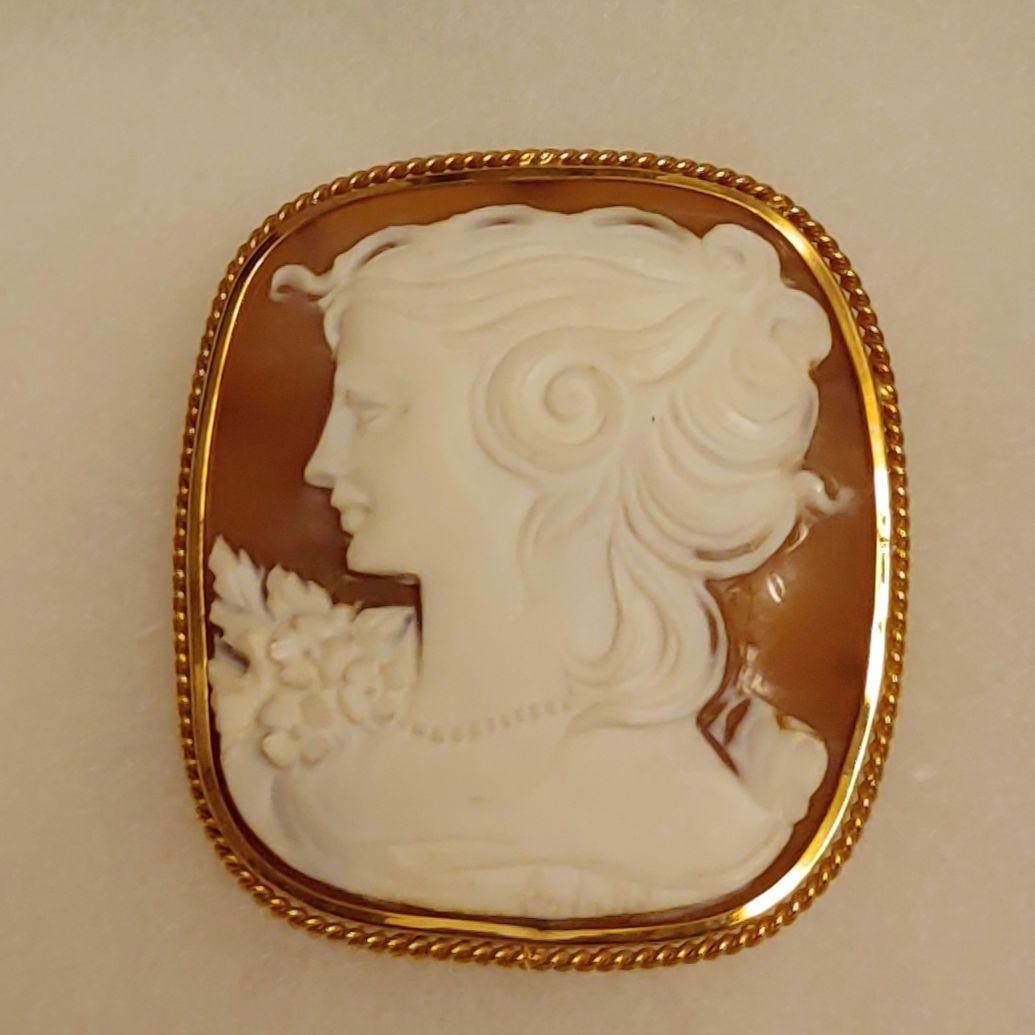 美品　K18 ☆ カメオブローチ