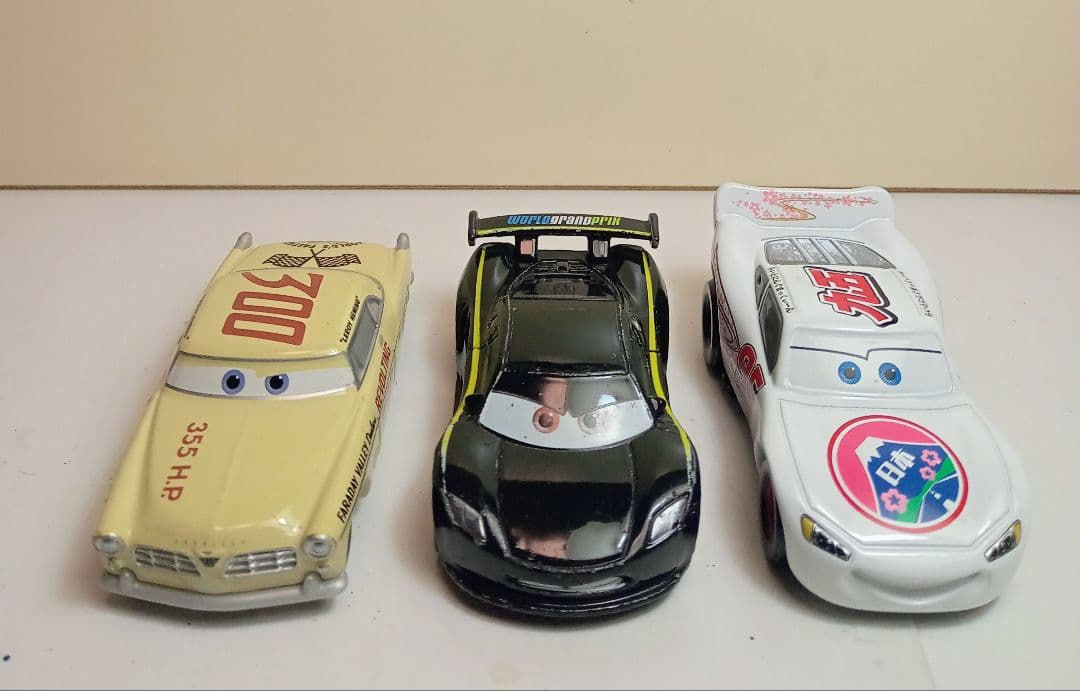 トミカディズニーカーズ3台
