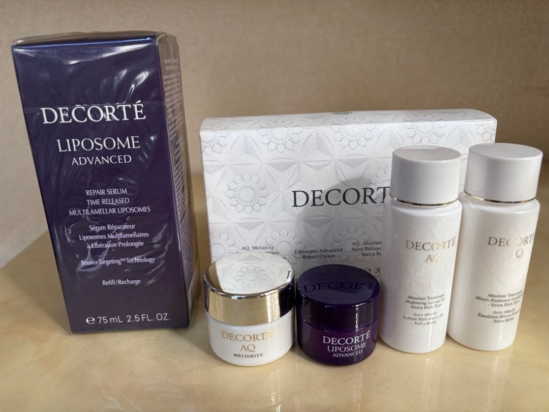 コスメデコルテ　リポソーム75ml付けかえ用特典付き