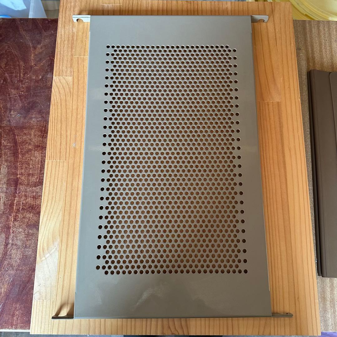 BRUNT リアリスト　ツナギテーブル　タンカラー