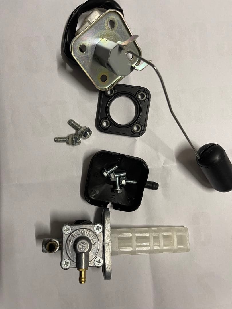 GPZ900r 燃料コックフューエルレベルセンサー 燃料計センサー中古