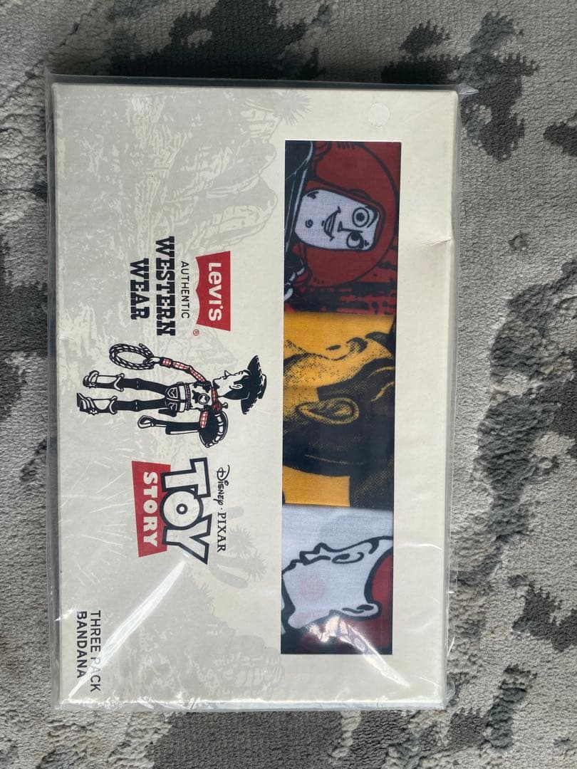 完売品！トイストーリー ✖︎ リーバイス バンダナ 3枚入り