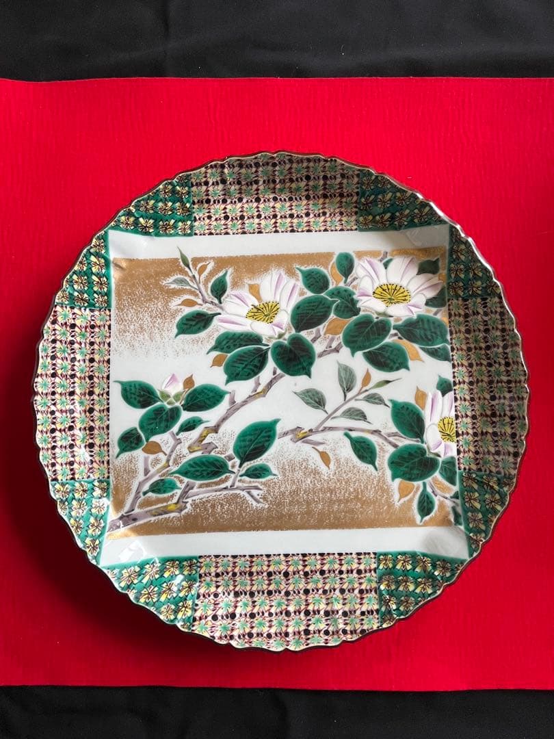 芸術員会員 武腰敏昭作 『色絵九谷 山茶花文』飾皿 約31.5cm 管理K362
