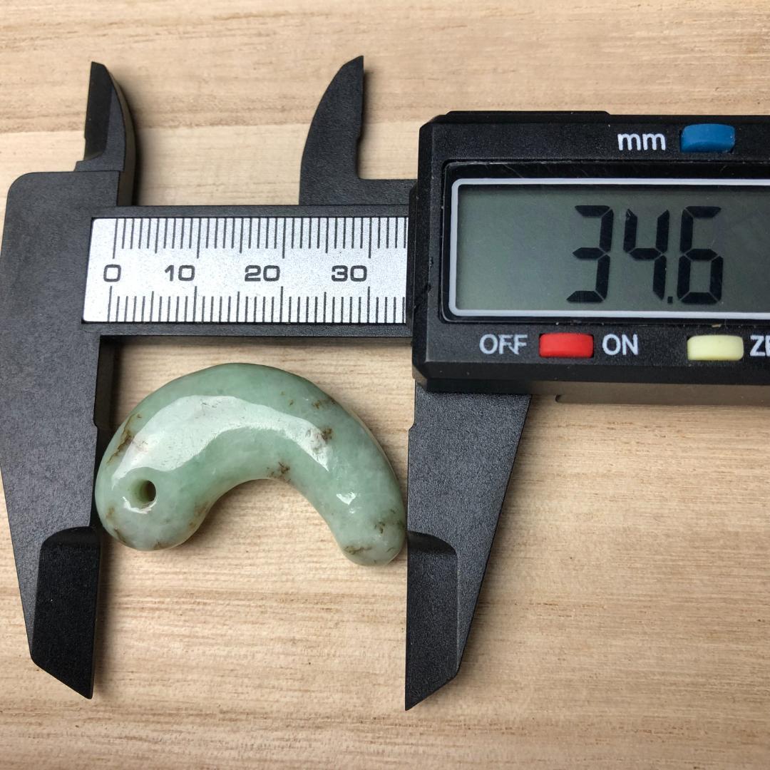 勾玉 翡翠　ヒスイ　糸魚川　翡翠　ケース付き