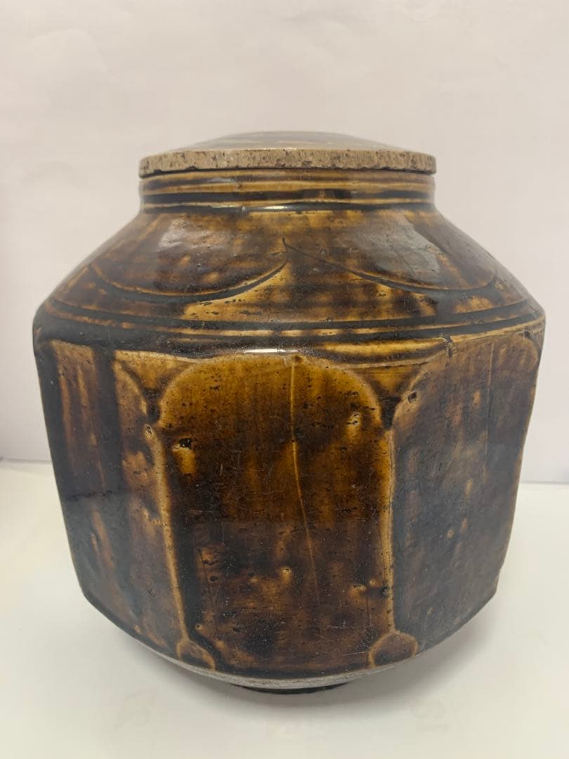 李朝　韓国美術　飴釉　面取大壺　 蓋付き　送料込み