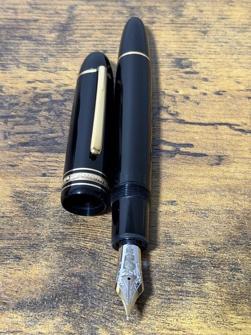 未使用に近い　シール付　ヘミングウェイ芯 18K 中白 モンブラン　万年筆　中字