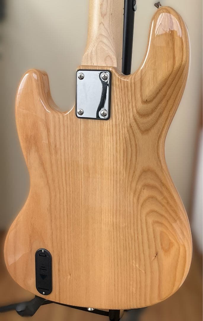 【1ピースのようなアッシュ】アクティブJAZZ BASS