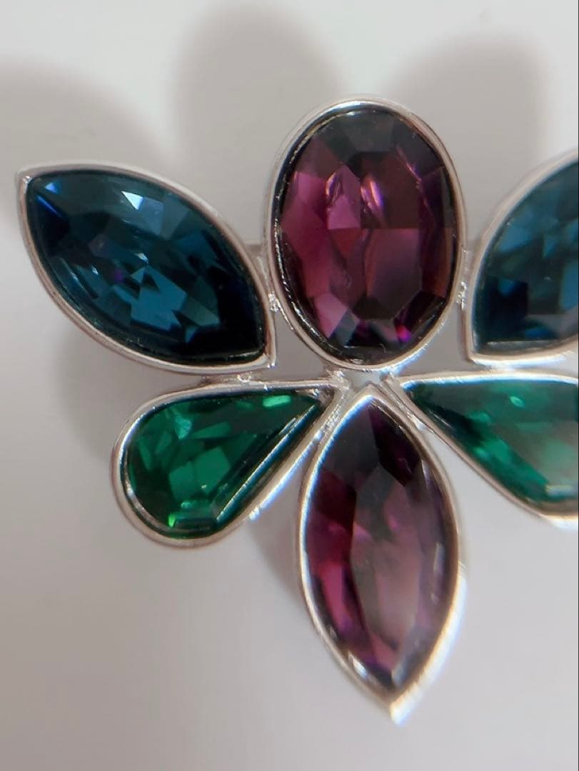 イヴサンローランYVESSAINTLAURENT ピンブローチ　ヴィンテージ