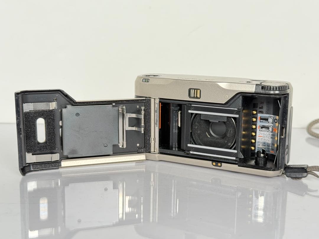 【ジャンク】　CONTAX T2 フィルムカメラ