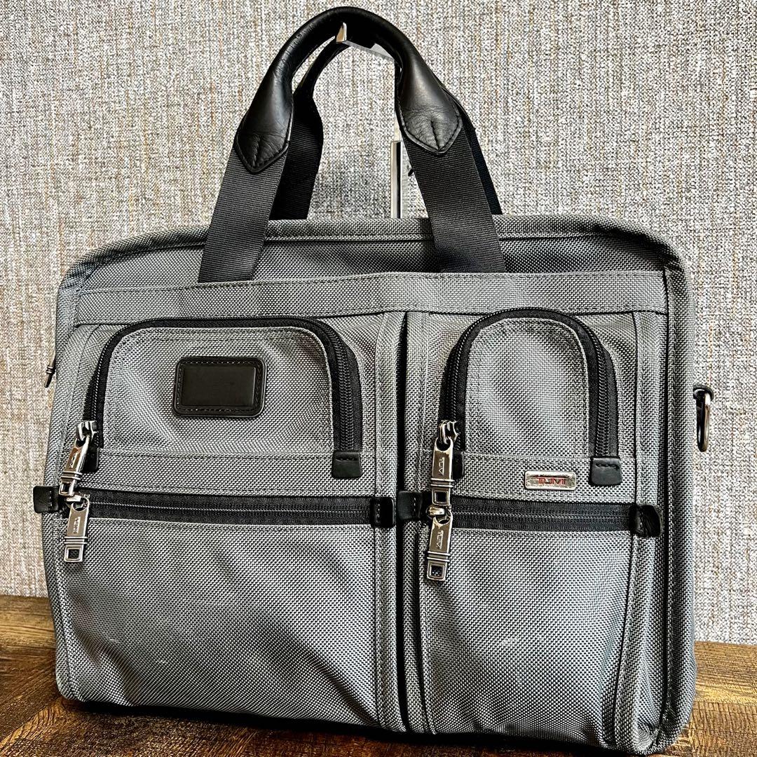 TUMI 限定カラー　2層　ビジネスバッグ　付属バッグ　シルバー　大容量