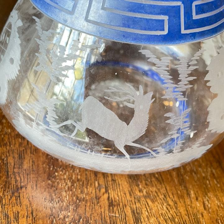 フランスアンティーク デキャンタ 青い蒔絵と鹿、鳥の柄