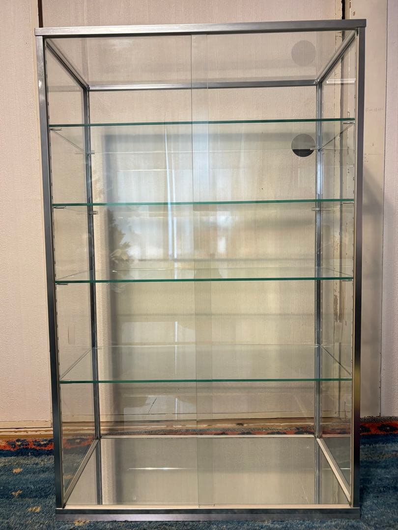 【超美品】中型ガラスケース 写真は棚板4段ですが棚板全部で5枚あり。