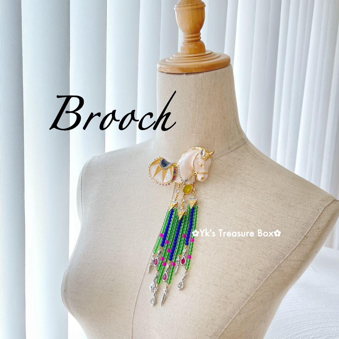 Z284/マットゴールド エナメル 馬 ホース瑠璃ビーズタッセルブローチ