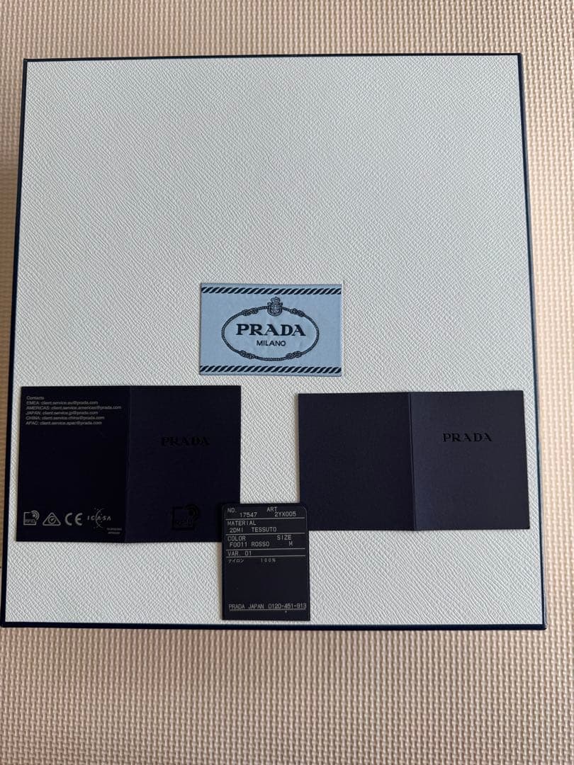 PRADA フード付きダウンジャケット(ペット用) Mサイズ