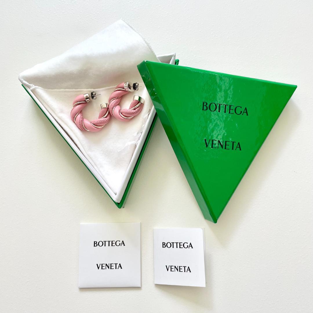 ボッテガヴェネタ ピアス ツイスト レザー フープ スタッド レディース ピンク