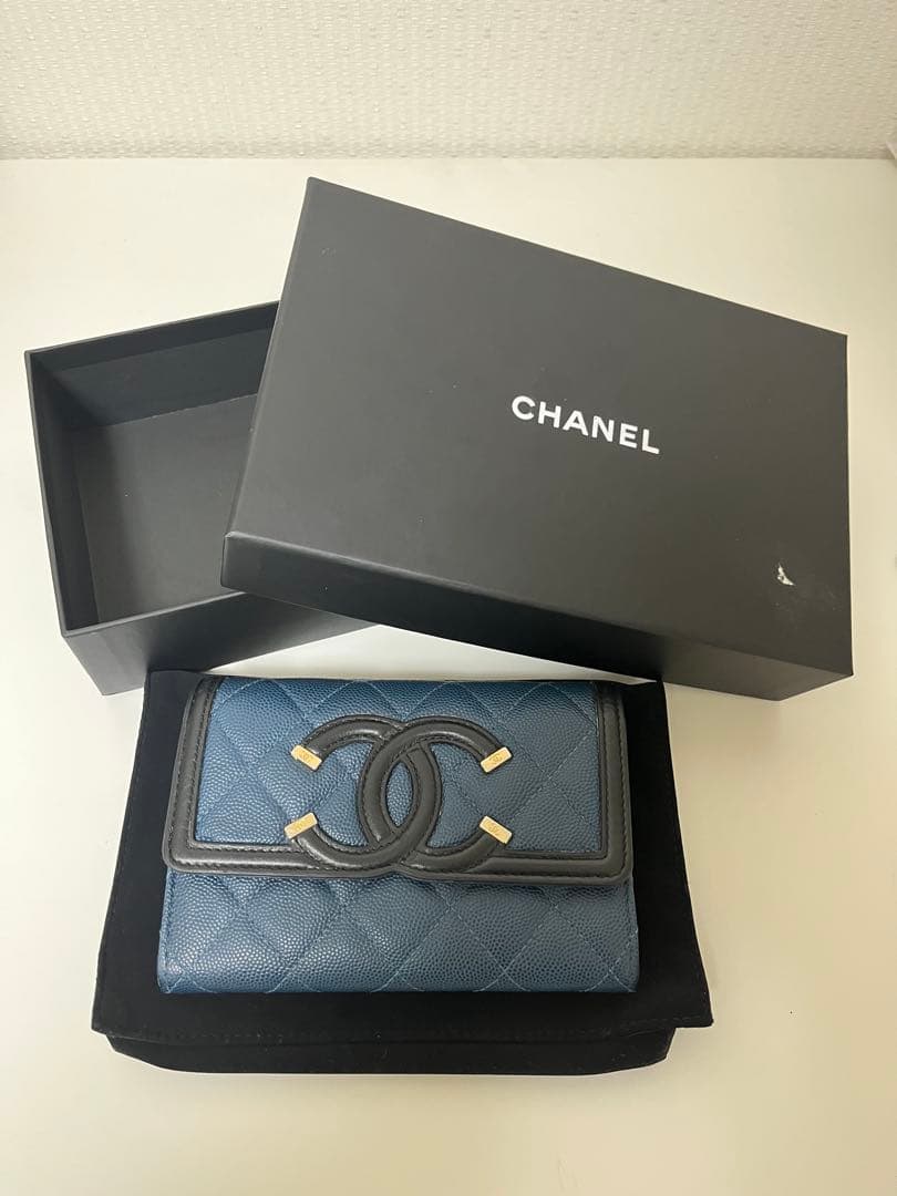 CHANEL 財布　キャビアスキン