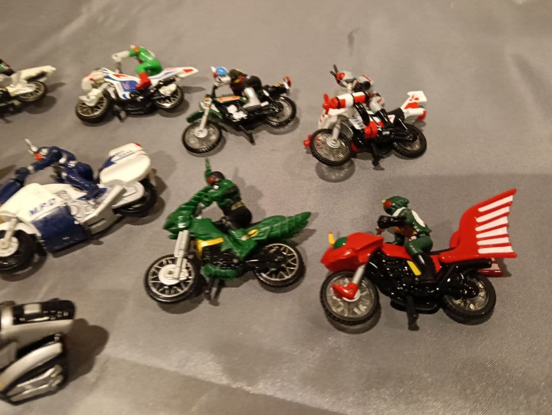 ホットウィール　仮面ライダー　バイクマシン　12台中古品セット
