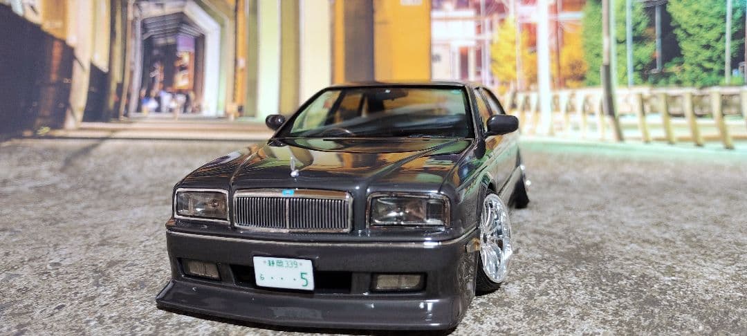 ローダウンセダンモデル グレー 1/18