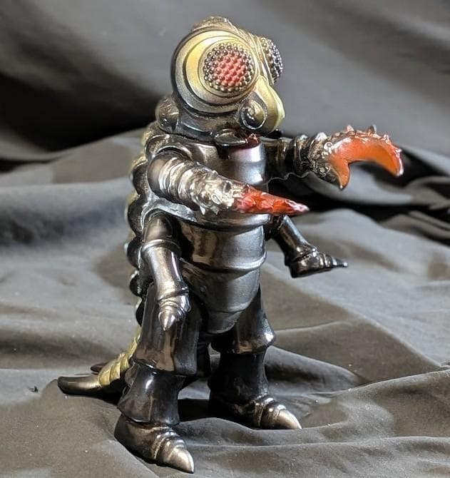 メガヌロン（トイグラフ）ソフビフィギュア