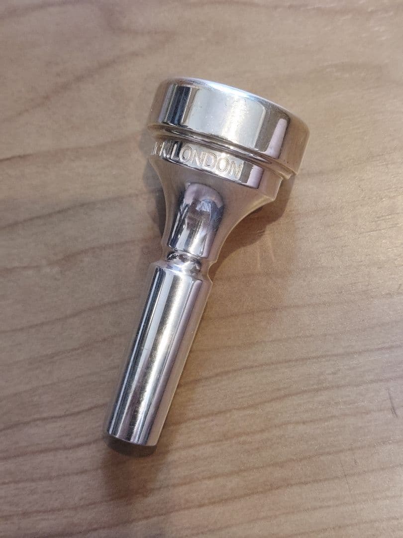 ア*ン様 デニスウィック　フリューゲルホルンマウスピース　　　　3FL