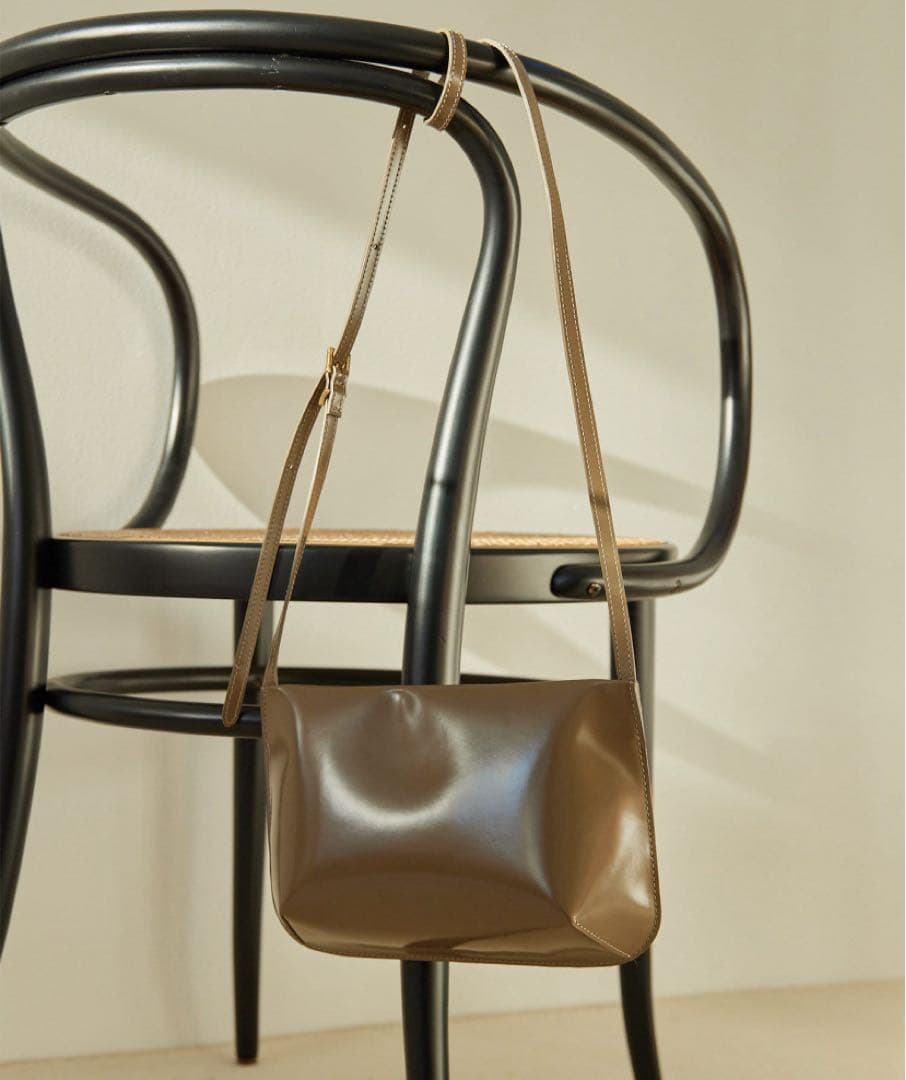 whim gazetteウィムガゼット　ガラスレザーショルダー