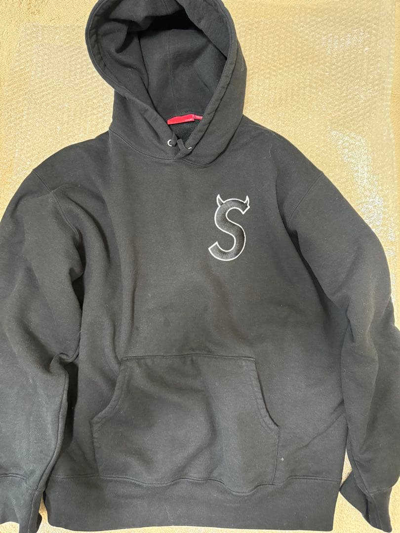 supreme ツノロゴパーカー