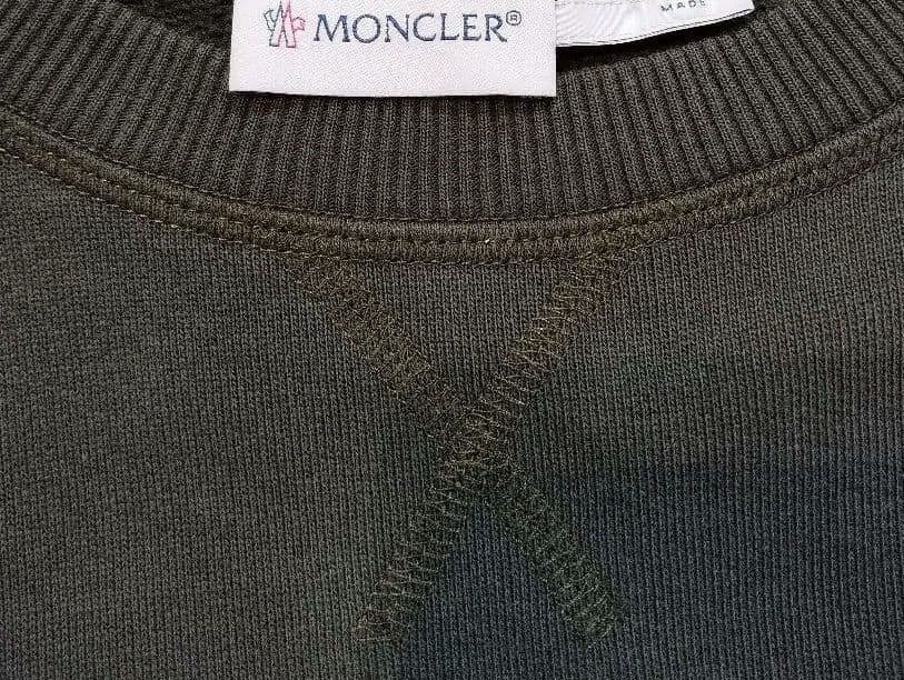 MONCLER オリーブグリーン トレーナー　12歳用