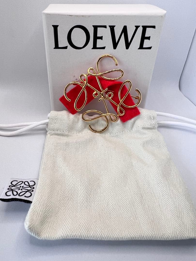 LOEWE ブローチ